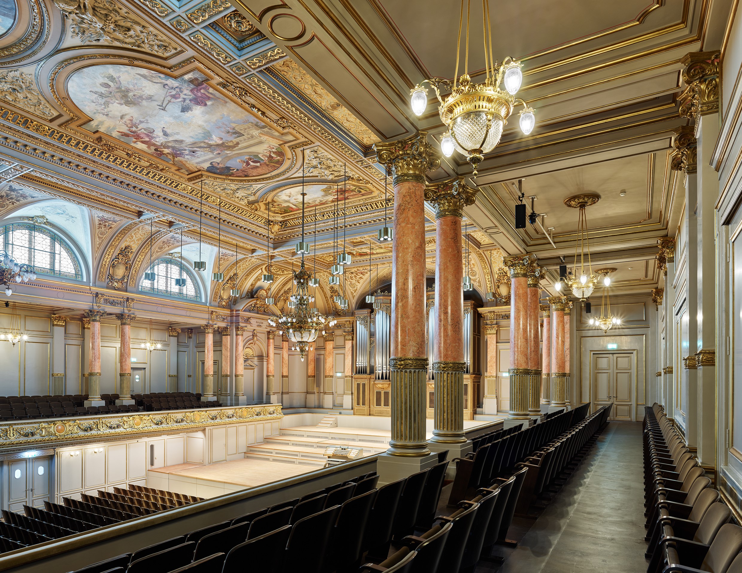 Grosse-Tonhalle-Zuerich-21-05-05_015_c-Georg-Aerni-LOW